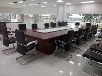 Bàn họp văn phòng sang trong với 16 người