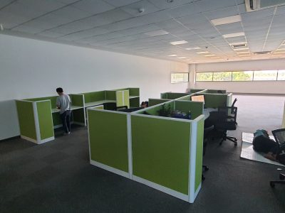 Thiết kế bàn làm việc vách ngăn yêu cầu