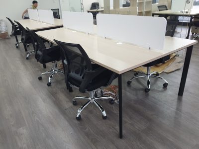 Vách ngăn gỗ trên mặt bàn