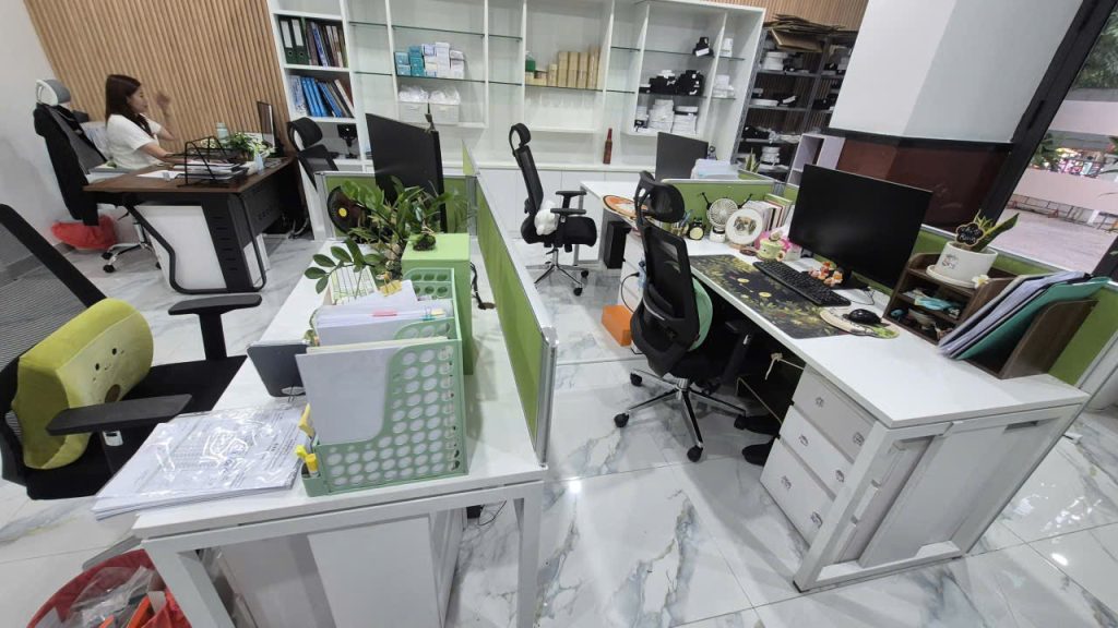Cung cấp bàn làm việc chân sắt ở quận 7