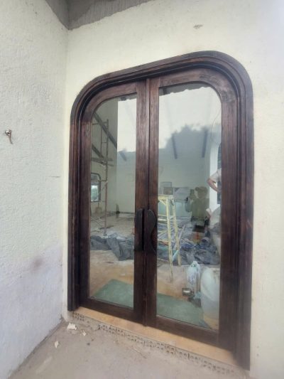 Cửa kính khung gỗ tự nhiên