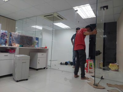 Thi công vách ngăn kính ngăn phòng