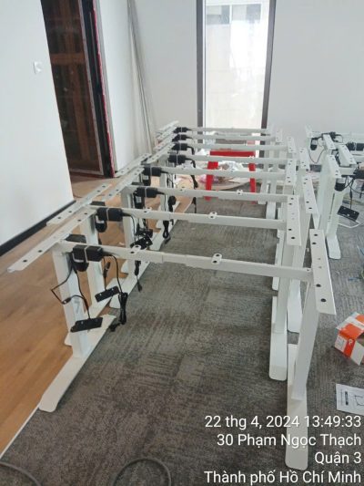 Chân bàn nâng hạ có điều khiển