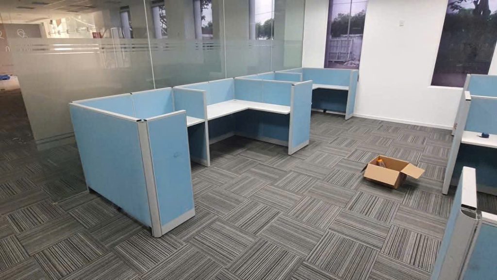Thi công thảm văn phòng tấm vuông ở Quận 7